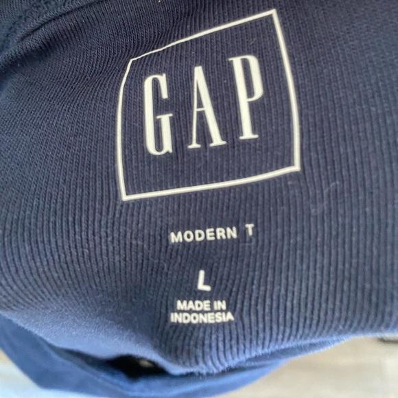 GAP navy blue shirt - Picture 2 of 2